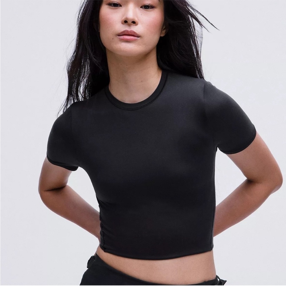 Lululemon Wundermost Cropped Tee